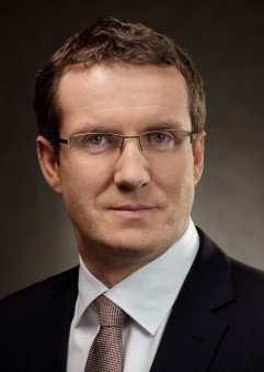 jako Dyrektor Generalny (CEO). Wcześniej pan Thomas Schäbinger pracował na różnych stanowiskach kierowniczych w tym w grupach Unilever oraz Beiersdorf.
