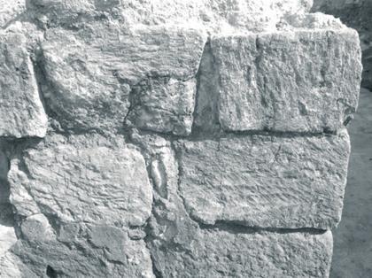 Skały Lubelszczyzny w budownictwie i architekturze regionu glaukonit 149 5. Kamieniarka i architektura z glaukonitytu Wieloletnie badania archeologiczne na Wysokiej Górce w Chełmie (Rys.