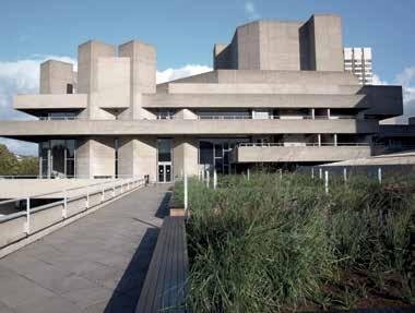 Idea powiązania życia i architektury / Architektura brutalistyczna Fot. 96. Denys Lasdun, National Theatre w Londynie, 1967-1976; fot.