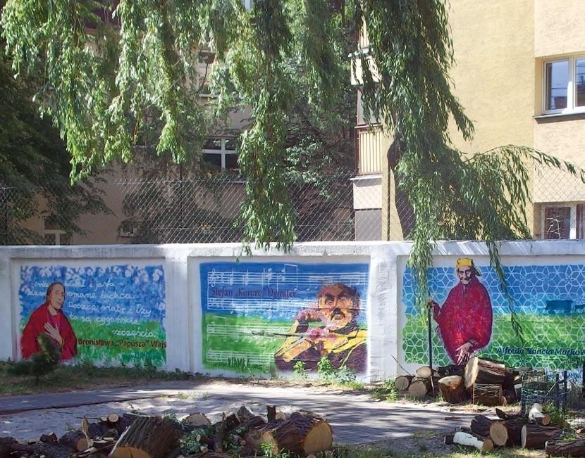 Historia zapisana Szare mury ogrodzeń, bezokienne ściany budowli, ściany garażowe często szpecą.