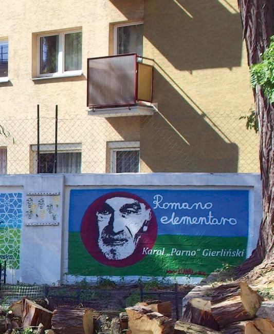 Z inicjatywy Fundacji Klamra w Warszawie na murach przy ul. Raszyńskiej powstała street artowa Galeria Romska. mowie wie niewielu. Gdy świat zobaczył mural, zaczęto głośno mówić o jej dokonaniach.