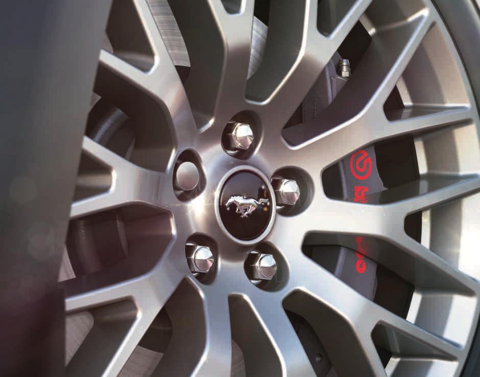 Pewne prowadzenie Za kierownicą Forda Mustang poczujesz się pewniej niż w jakimkolwiek innym samochodzie.