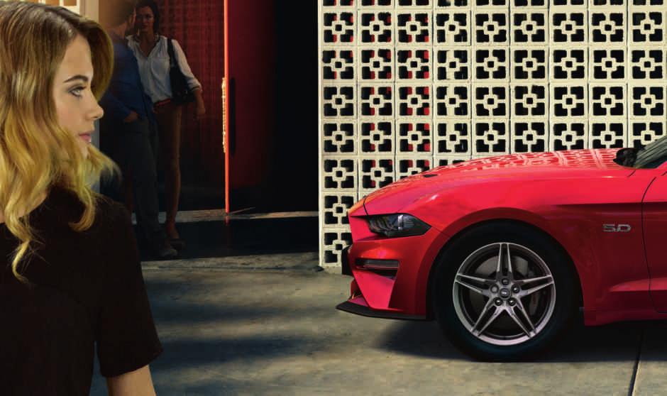 8 Wyrazisty Wyjątkowa linia nadwozia Forda Mustang wyróżnia go na tle innych samochodów.