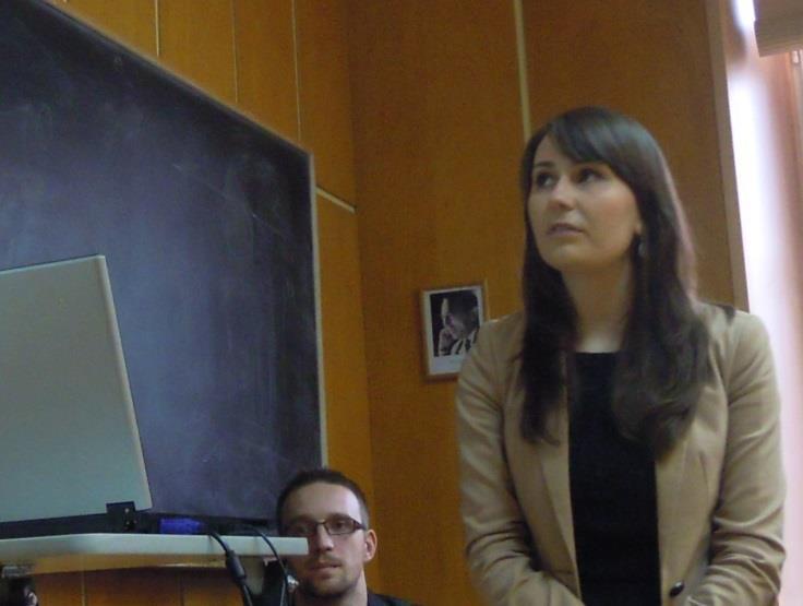 Słomkowski uroczyście wręczył dyplom habilitacyjny Arkadiuszowi Chworosiowi oraz dyplomy doktorskie Sylwii Kaczmarczyk i Magdalenie Łubkowskiej.