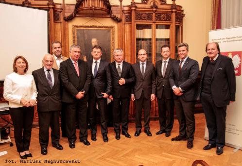 6 NOWY ZARZĄD ŁSSE S.A. STRONA 2 ŁSSE wśród austriackiego biznesu ŁSSE S.A. wzięła udział w spotkaniu gospodarczym w Wiedniu zorganizowanym przez WPHI Ambasady RP w Wiedniu, Związek Współpracy Przygranicznej oraz Austriacką Izbę Rzemieślniczą.