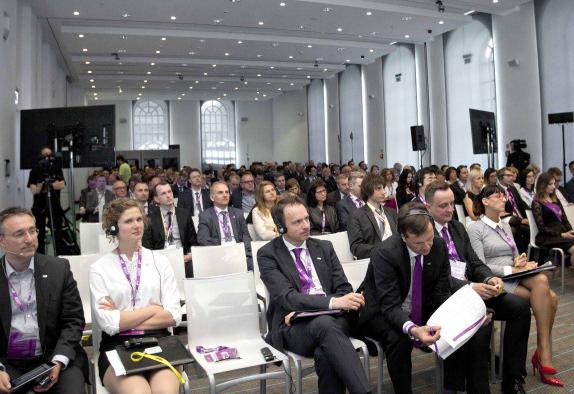NOWY ZARZĄD ŁSSE S.A. STRONA 2 7 IV Międzynarodowe Forum Producentów AGD za nami Łódzka Specjalna Strefa Ekonomiczna S.A. po raz drugi uczestniczyła jako Główny Partner w Międzynarodowym Forum Producentów i Dostawców AGD w Europie.