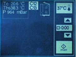 parametry procesu sterylizacji, w tym odpowiednie podciênienie Elektroniczna, mechaniczna i fizyczna blokada drzwi uniemo liwia otwarcie drzwi w niew aêciwym momencie Automatyczna degazacja w komorze