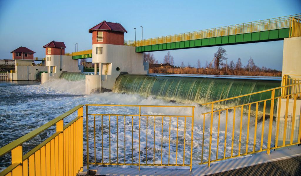 BUDOWNICTWO LĄDOWE I WODNE 2 drive & control local K anał Panamski po modernizacji mechanicznych napędów mitre gates i culver gates z systemem oszczędzania wody Dzięki wysokim standardom