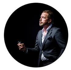 PROWADZENIE MARCIN SEBASTIAN ROGOWSKI PRAKTYK SPRZEDAŻY Szkolenie prowadzi Marcin Sebastian Rogowski, jeden z czołowych ekspertów sprzedaży w Polsce.