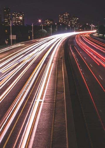 NARZĘDZIOWA - - - - O - - - TYLNE LAMPY LED O O O O O O O O (+) WYPOSAŻENIE