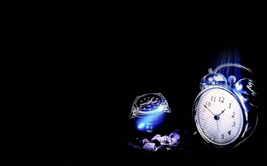 IHOLO&\&holograficzne&show& To chronione patentami urządzenie, umożliwiające prezentację projekcji 3D zawieszonej w przestrzeni i dającej wrażenie hologramu.