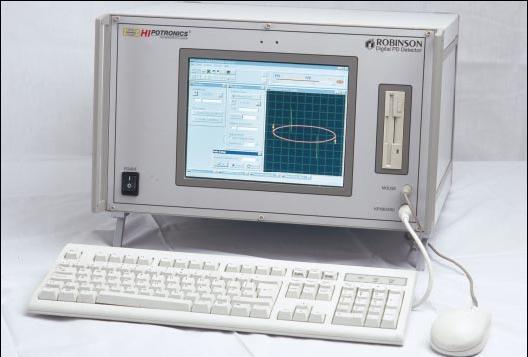 Rys. 9.2. Urządzenie firmy Hipotronix - DDX 7000 [158] Autor korzystał podczas pomiarów z zestawu pomiarowego R-500 oraz R-2200 firmy Vibrocenter.