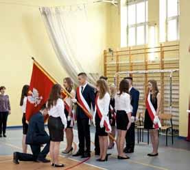 Ponadto kadra pedagogiczna Zespołu Szkół w Pasłęku jest wyróżniania za swoją pracę. Do roku szkolnego 2017/2018 Medalem Komisji Pracownicy szkoły, 2017 r.