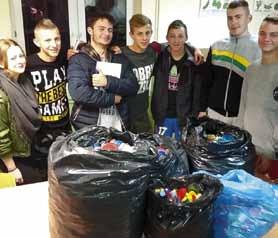 wystąpienia przed publicznością, spełniają funkcję kształcącą, integrującą i edukacyjno-rozrywkową.
