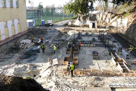 Szkole Podstawowej Nr 2 w Pasłęku. Powierzchnia zabudowy części dobudowanej wynosi 828,90 m 2, natomiast powierzchnia użytkowa 745,67 m 2.