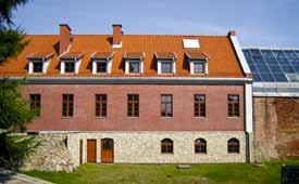 Powierzchnia zabudowy projektowanego obiektu wynosi 875,56 m 2, w tym: hali produkcyjno-magazynowej 672,88 m 2, budynku biurowo-socjalnego 202,68 m 2.