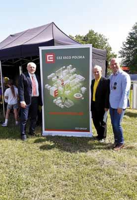 VI Pasłęcki Festyn Ekologiczny Stoisko firmy CEZ ESCO (na zdjęciu Burmistrz Pasłęka dr Wiesław Śniecikowski, Dyrektor Zakładu Utylizacji Odpadów w Elblągu Pan Marian Wojtkowski oraz przedstawiciel