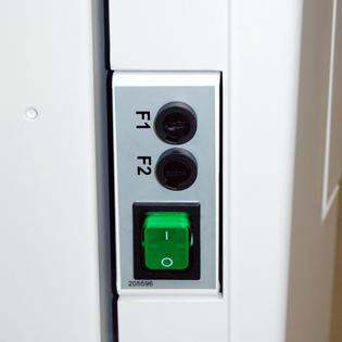 Podpora podbródka 12. Uchwyty 13. Moduł kraniostatu 14. Czujnik kraniostatu 15. Dodatkowy kolimator 16. Panel pozycjonowania Przełącznik wł./wył.