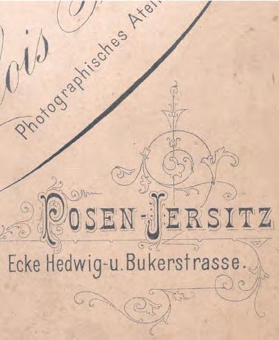 Do podania dołączył plan sytuacyjny posesji i rzut poziomy przyszłego atelier. Oba dokumenty podpisane przez Władysława Plucińskiego z Bydgoszczy opatrzono datą 24 kwietnia 1897 r.