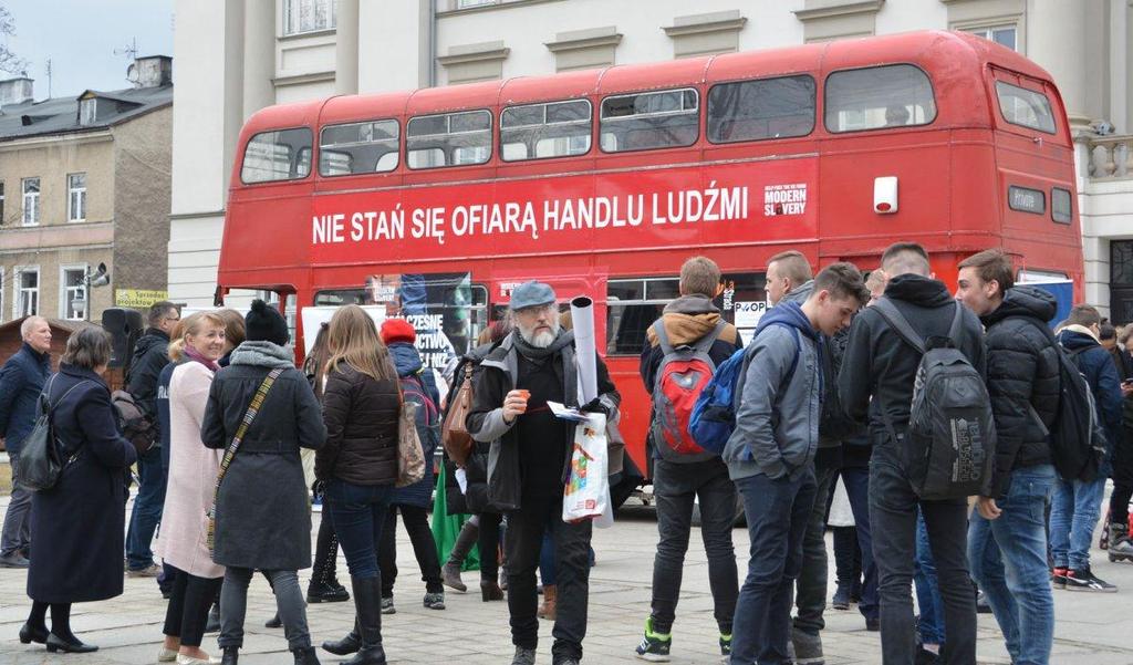 pl); Fundacją przeciwko handlowi ludźmi i niewolnictwu La Strada: 22 628 99 99 Przestępstwa można także zgłaszać na Policji pod dedykowanym numerem