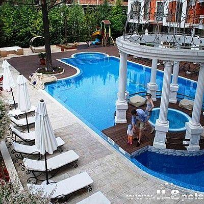 000 EUR plus koszty umeblowania i wyposażenia, a dzisiaj apartament wystawiony jest do