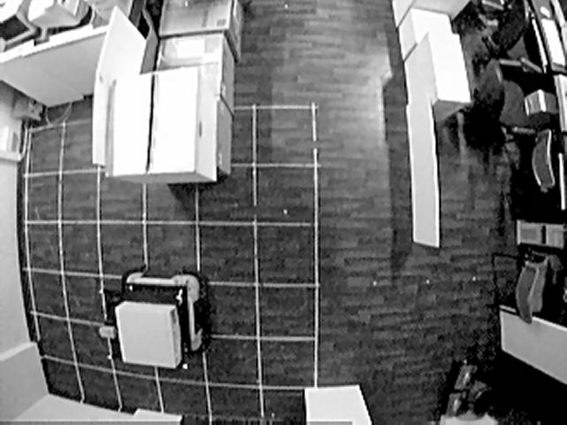 A B C D E F Rysunek 2.46. Główne etapy przetwarzania obrazu z kamery monitorującej (opis w tekście) luminancyjna zmienia się zazwyczaj wolno, natomiast składowa refleksyjna szybko.