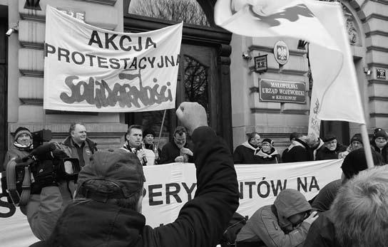 Pikieta w Krakowie (5.02.2015 r.) w obronie miejsc pracy w Cargo.