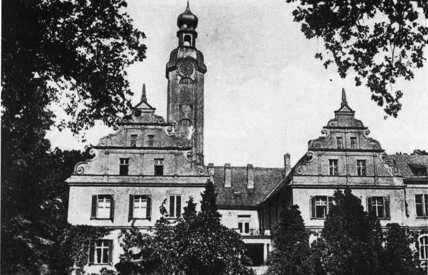 Czarnowicach, gdzie opiekunem koła PCK jest Anna Sieczkowska. Na dwóch kółkach Miejscowość Dobre Grabice w latach 20-tych Pałac w Wałowicach Wędrówka w czasie Od kilku lat mieszka w Gębicach.