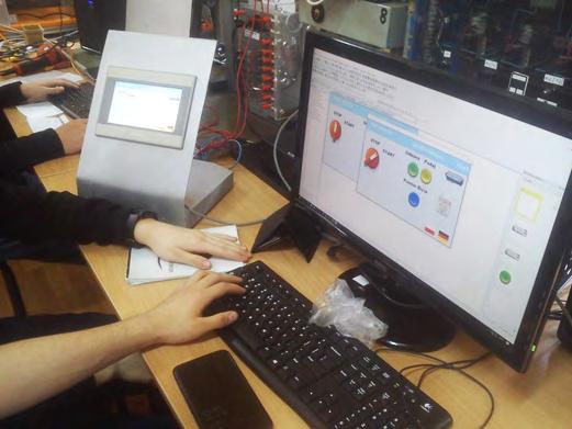 mechatroniki. Nie jest jej fundatorem, ale wiele z rozwiązań technicznych i technologicznych powstało dzięki współpracy z tą właśnie firmą.