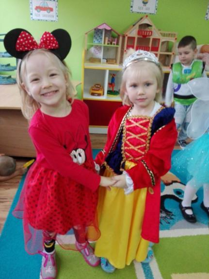 Są dla wszystkich źródłem bogatych przeżyć i wrażeń, nie zastąpionym sposobem wzbogacenia wyobraźni a także pobudzania