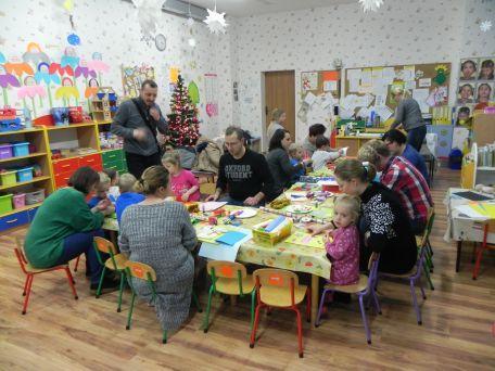 WARSZTATY ŚWIĄTECZNE 13 grudnia w naszej sali odbyły się warsztaty plastyczne.
