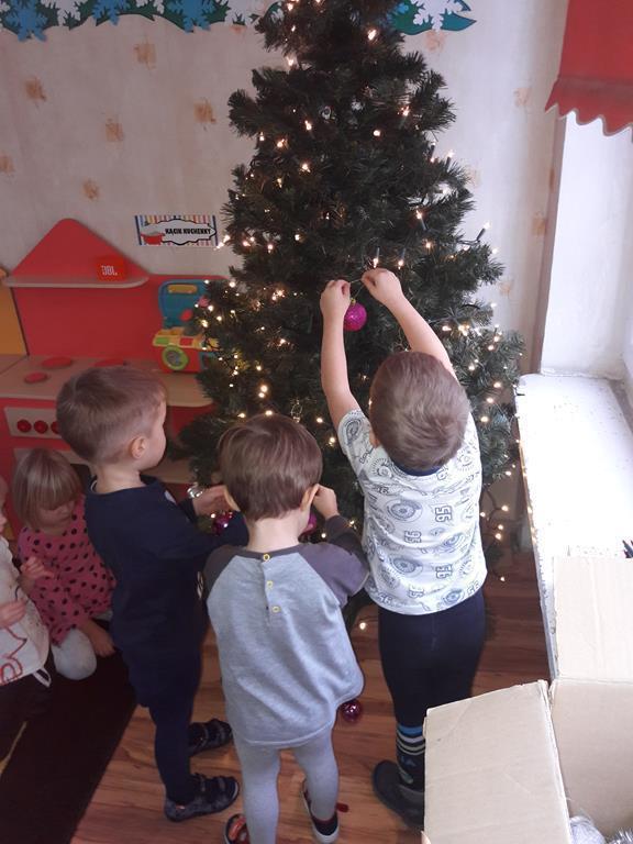 W tle leciały kolędy i piosenki świąteczne, które stworzyły wyjątkowy i magiczny
