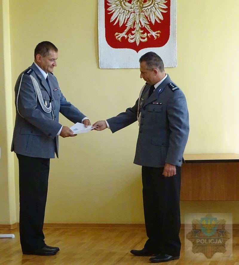 Uroczystość odbyła się w nyskiej komendzie, przy udziale przedstawicieli władz samorządowych, służb mundurowych oraz policjantów i pracowników nyskiej Policji. 13 sierpnia br.