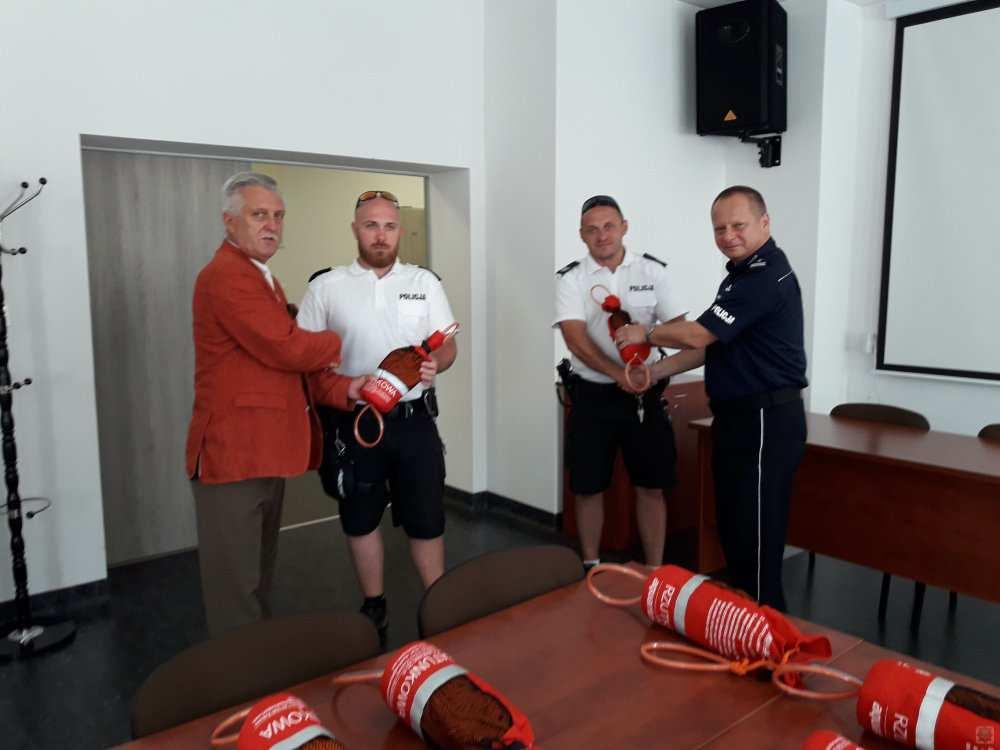 Kryminalni ze Strzelec Opolskich przy współpracy z funkcjonariuszami z Biura Międzynarodowej Współpracy Komendy Głównej Policji oraz niemieckimi policjantami odnaleźli uprowadzone dziecko.