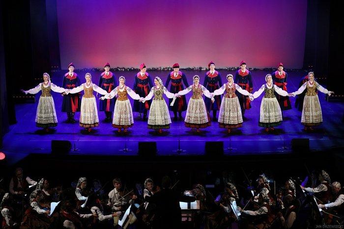 dyrygował pierwszy koncert w historii Zespołu.
