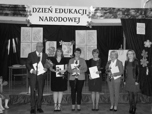 absolwentów, którzy kontynuując naukę w kolejnych placówkach nie muszą