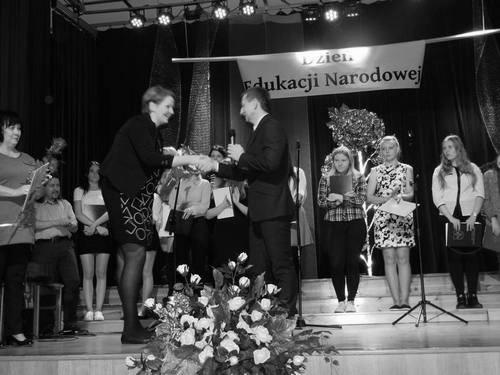 Mroziński i pedagodzy: Elżbieta Kuciak Olszewska,, Grażyna Majewska, Małgorzata Pęcherska Żary i marzanna Siergiej, - dyrektor Publicznego Gimnazjum Renata Faluta Kaszubowska i pedagodzy: Ewa Nowak,