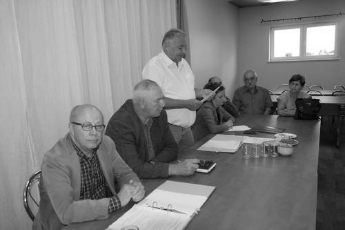 Poinformował o planach samorządu co do budowy ścieżki pieszo-rowerowej przy drodze powiatowej Bielsk- Chełmonie- cmentarz, którą wpisano w zadania w ramach środków z Zintegrowanych Inwestycji