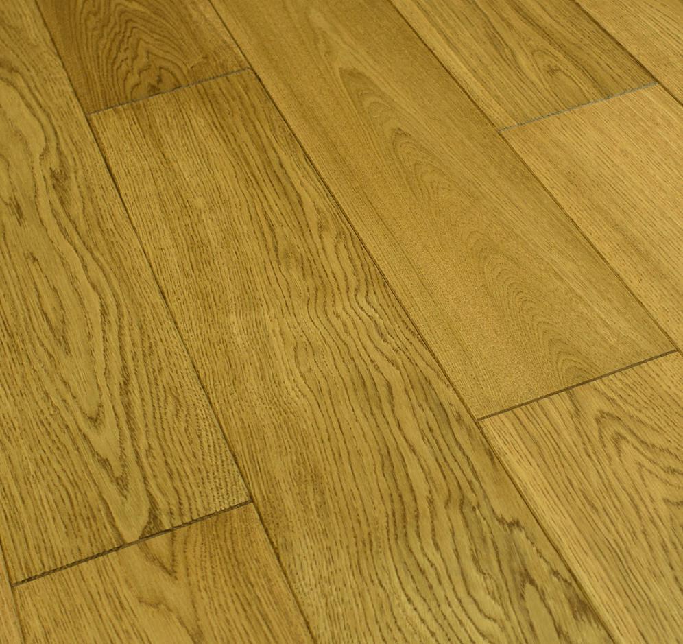 PODŁOGA DĘBOWA MAT-TAR OAK FLOORING MAT-TAR KLASA NATUR GRADING NATUR - Deski o naturalnej barwie (dopuszczalne przebarwienia) i strukturze drewna, dowolnym układzie słoi.