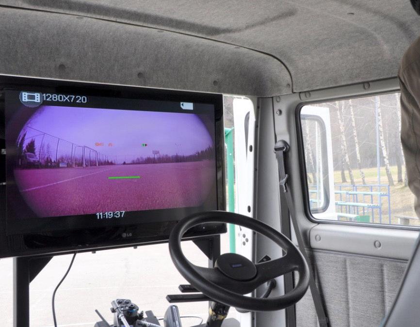 Sygnał drogą radiową był transmitowany do odbiornika, tam przetwarzany na obraz wyświetlany na monitorze. Rys. 4.