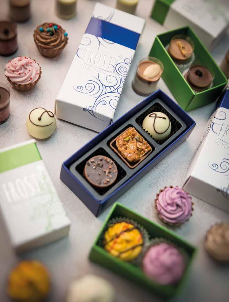 XMAS FROSTY CHOCOLATES 3635 XMAS CUPCAKES TWO Wymiar opakowania: 82 49 35 mm Masa netto: 35 g Cena netto: 11,46 zł Cena brutto: 14,10