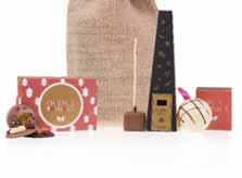 CHRISTMAS GIFT SETS 8471 PREZENTY W FILCOWYM WORECZKU Wymiar opakowania: 240 145 145 mm Masa netto: 160 g Cena netto: 70,89 zł