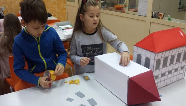 3,2,1 odlicz! Matematyka I klasa organizowany przez Fundację Szkoła z Klasą Projekt składał się z cyklu warsztatów dla nauczycieli, prowadzonych w 4 szkołach.
