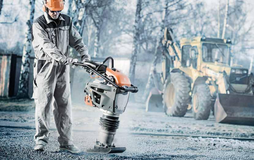 Jedną z kluczowych cech modeli Premium jest zoptymalizowana wielofunkcyjna dźwignia gazowa, która jest ukształtowana i ustawiona dla łatwej obsługi silnika oraz całej maszyny.