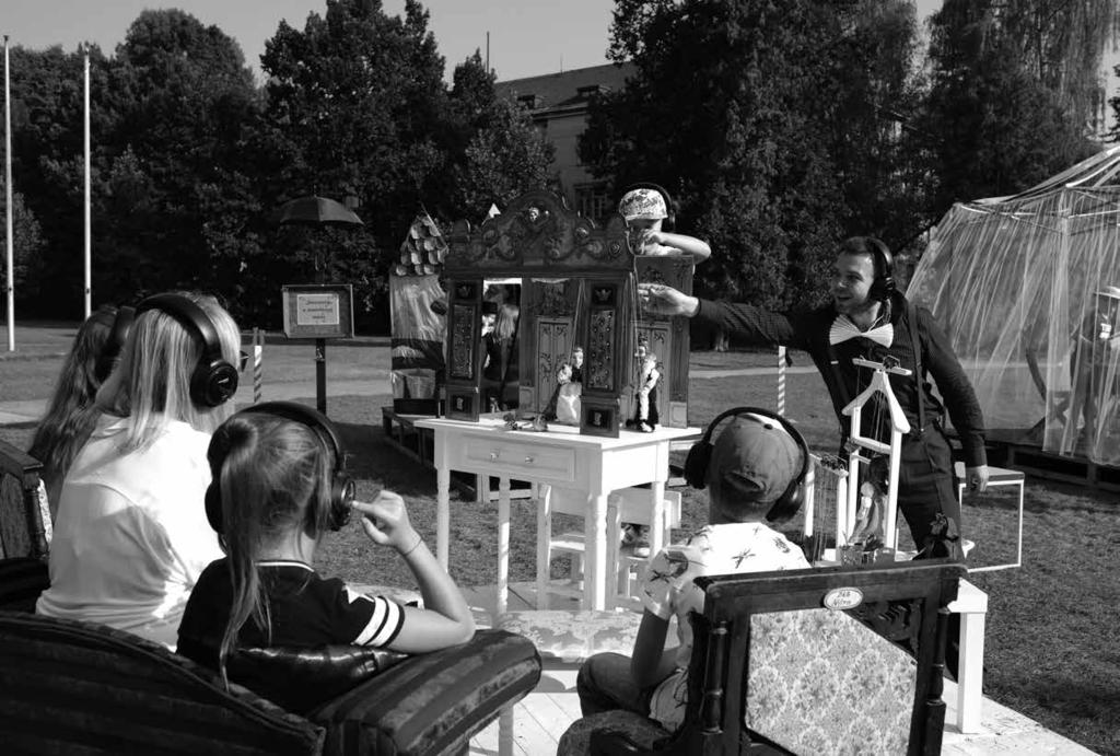 PROGRAM PRE DETI POULIČNÉ DIVADLO 21. jún streda 14:30 15:30 / divadelné námestie BÁBKOVÉ DIVADLO NA RÁZCESTÍ BANSKÁ BYSTRICA FAMILIÁRIUM dramatizácia: Júlia Pecková, Iva Š.