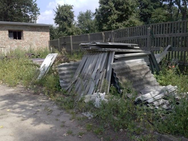 azbestowo-cementowych na terenie całej Europy, więc także Polski, były pokrycia dachowe, a w szczególności płyty faliste.