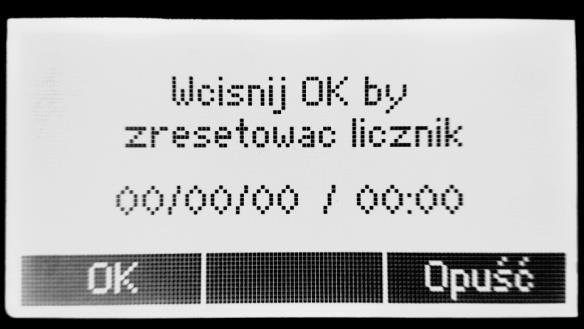 Na kolejnym ekranie należy nacisnąć OK, aby potwierdzić zamiar wyzerowania liczników. Na samym dole wyświetlone są liczniki energii i czasu pracy przez cały cykl życia maszyny.