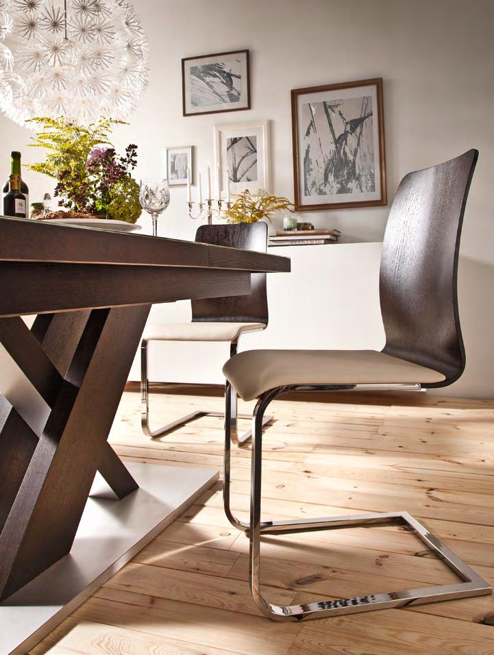 Krzesła / Chairs / Стулья połączenie trzech materiałów: metalu, drewna i tkaniny perfect combination of wood, metal and fabric сочетание трех материалов: металла, дерева и тканей szeroki wybór