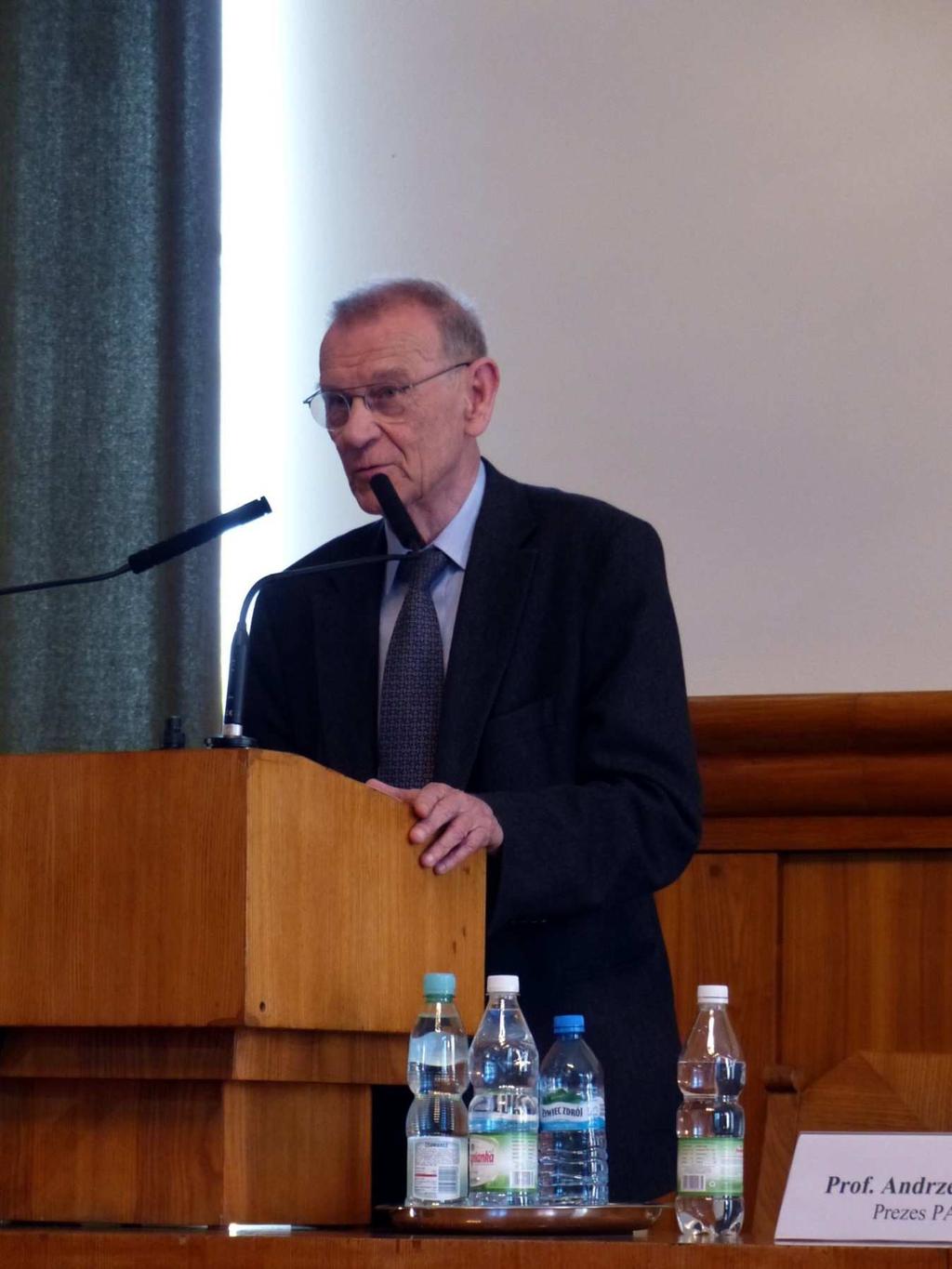 Fot. 2. Prof. Andrzej Białas, prezes PAU Rocznik Stowarzyszenia Naukowców Polaków Litwy, T. 17 Szwecji, Francji, Wielkiej Brytanii, Szwajcarii, Australii i innych krajach.
