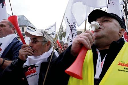 temat numeru 4 PAŹDZIERNIK 2017 SOLIDARNOŚĆ GÓRNICZA GÓRNICZA SOLIDARNOŚĆ Negatywna ocena ustawy o deputatach Rekompensata nie dla wszystkich Prezydent Andrzej Duda podpisał ustawę o świadczeniu